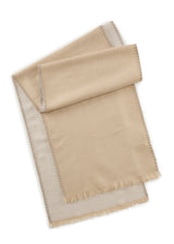 Beidseitig tragbarer Schal in schmaler Trend-Form