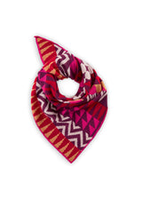 Gestricktes Dreieckstuch im Scandi-Style