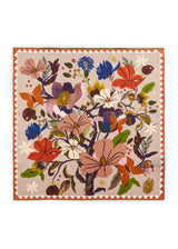 Premium Nickituch aus reiner Seide mit floralem Muster