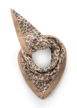 kaschmirweiches Dreieckstuch mit Teddyfellrückseite mit Leo-Muster